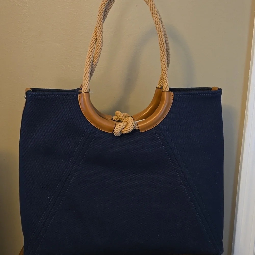 Michael Kors Isla Shoulder Tote, Handbag NWT - Picture 3 of 8